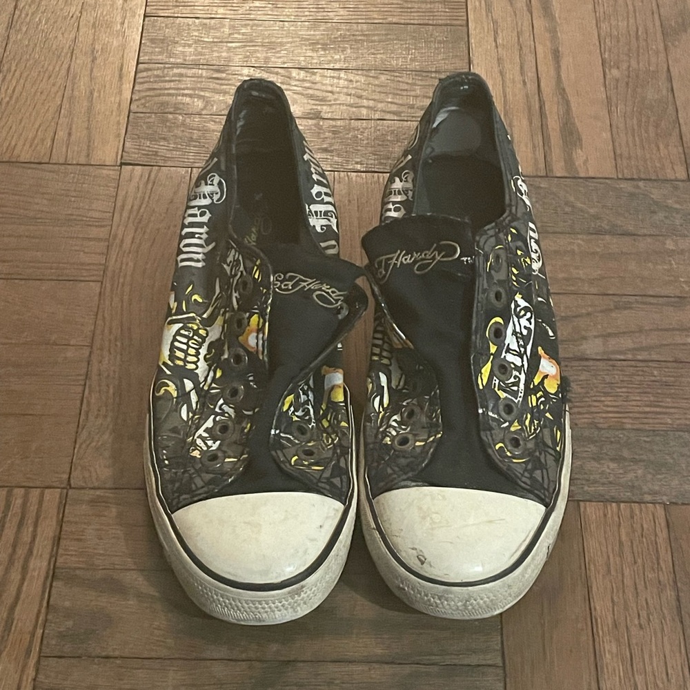 Ed Hardy slip on converse size 8